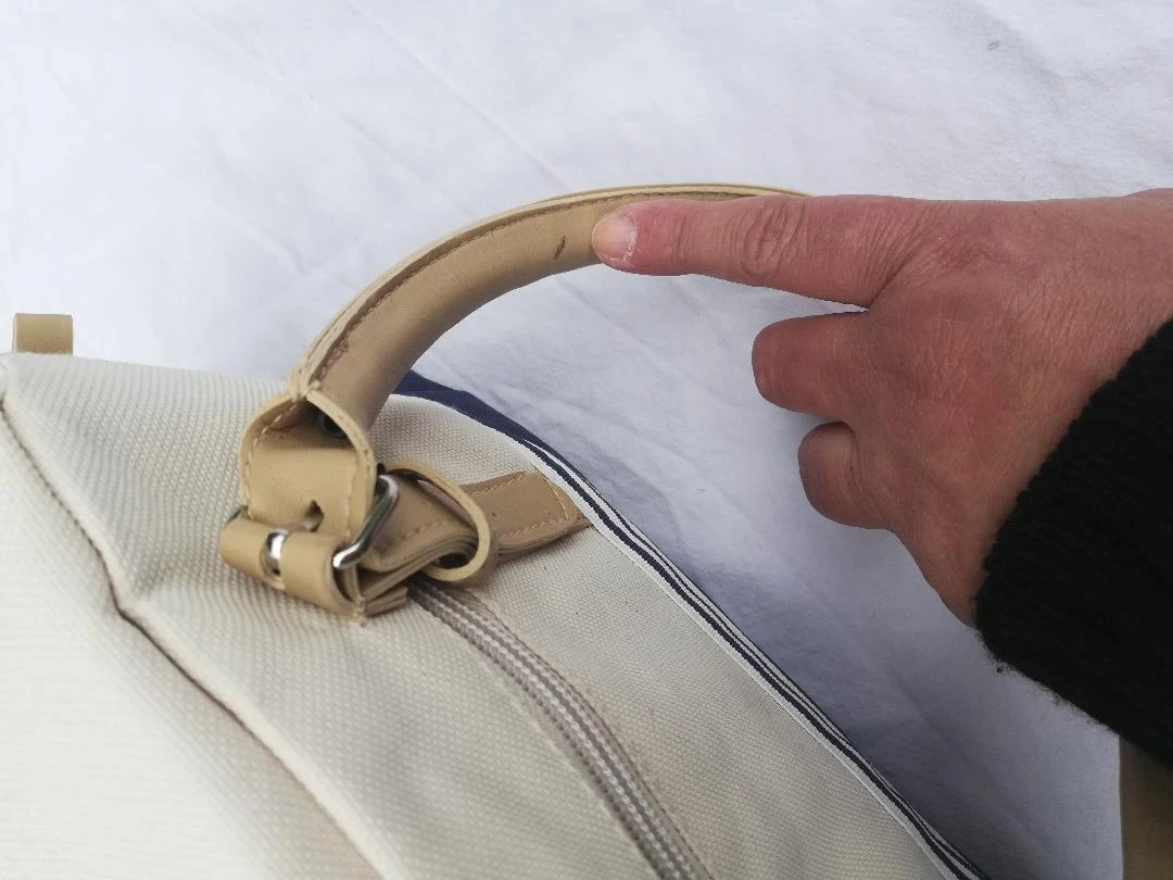 Handtas van stoffen lichtbeige onderaan marineblauw met nieuw handvat (1 streep op 1 handvat) – photo 6